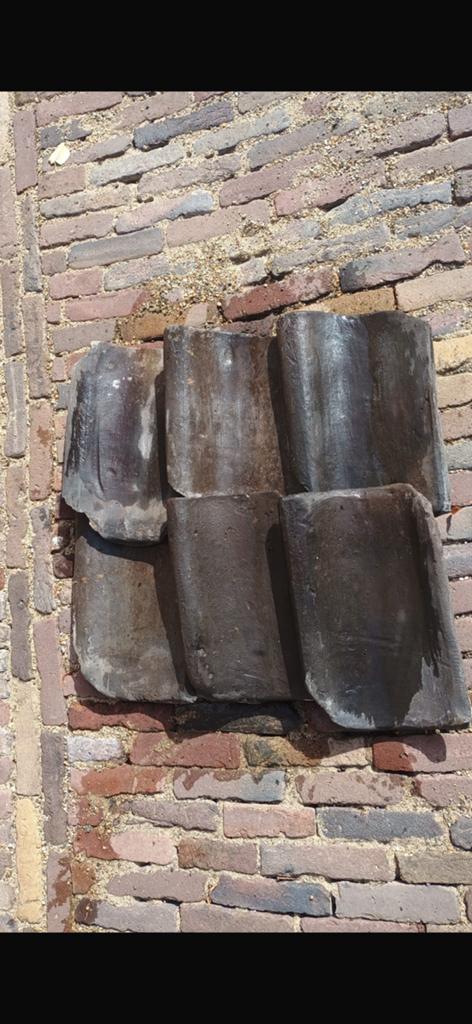 Zwarte oud hollandse dakpannen 130 stuks, Ophalen, Steen of Klei, Zwart, Dakpannen