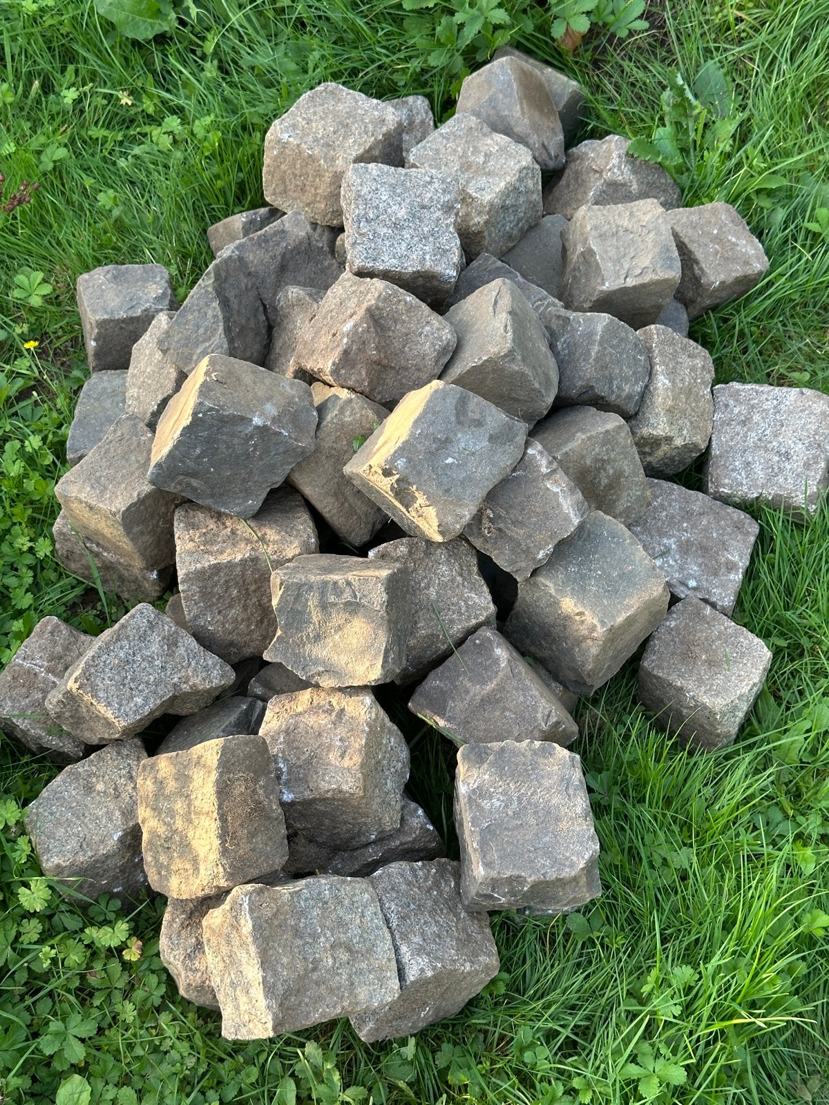 70 kinderkopjes / kasseien, gekapt uit graniet en basalt, Ophalen, Gebruikt, Overige typen, Natuursteen