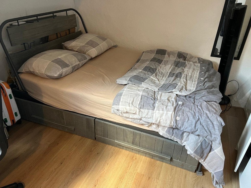 Bed, Ophalen, Gebruikt, 140 cm, Twijfelaar