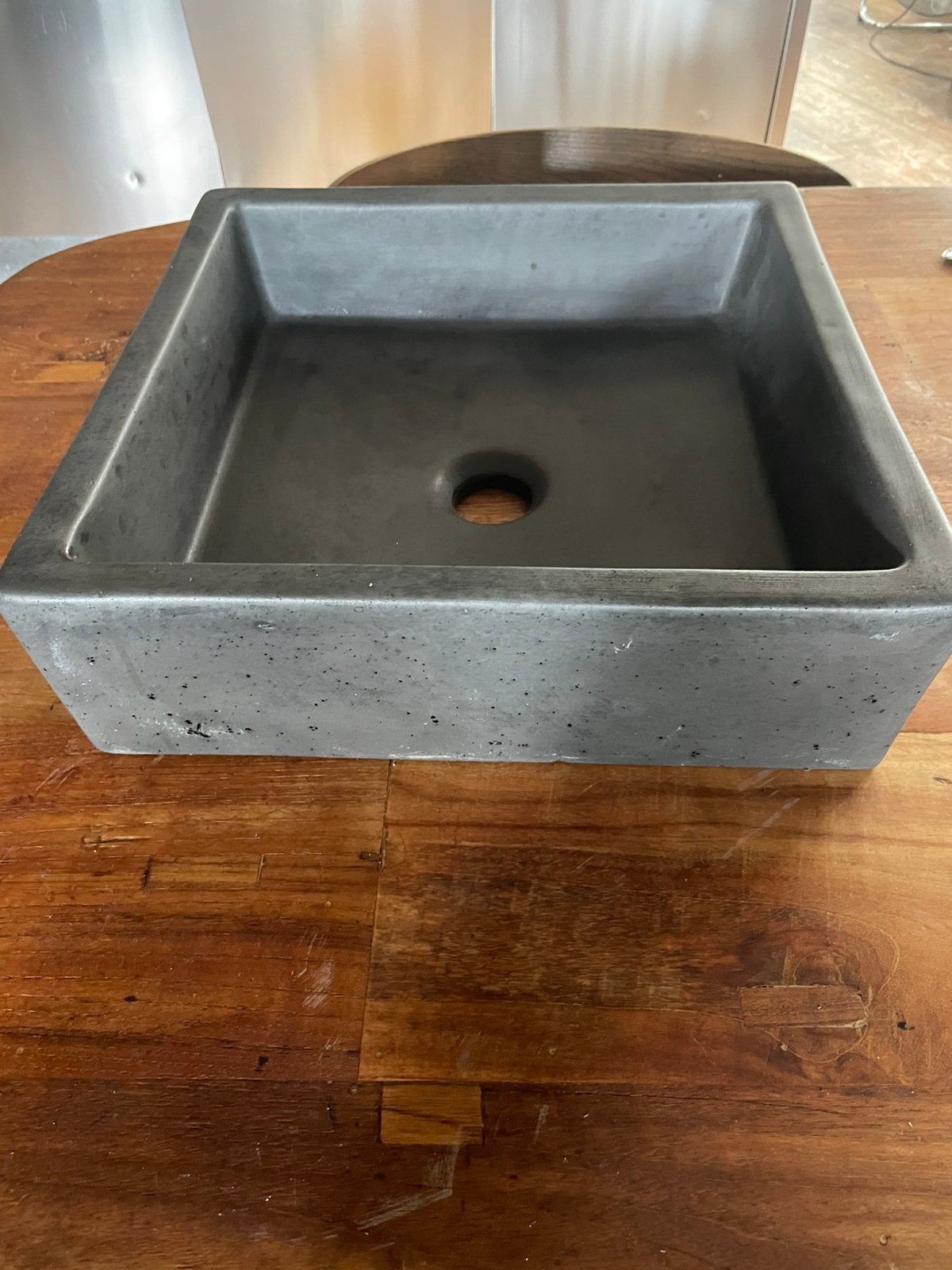 Prachtige betonnen wasbak donkergrijs/zwart 40x40 cm, Ophalen, Zo goed als nieuw, Wastafel
