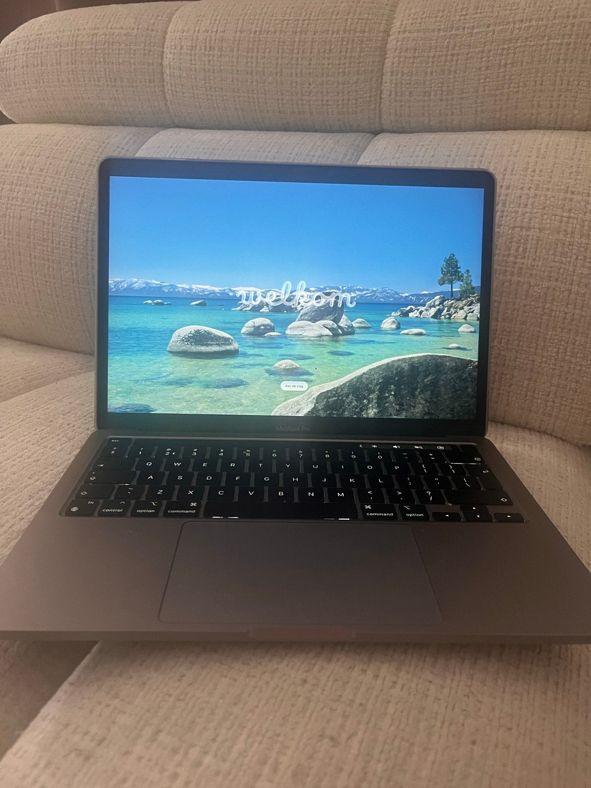 MacBook Pro 13 inch M2 (2022) met touchbar, 256 GB, Qwerty, 13 inch, Zo goed als nieuw