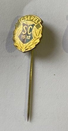 voetbal speldje Csepel SC 1912 Budapest, Verzamelen, Ophalen of Verzenden, Zo goed als nieuw, Overige onderwerpen