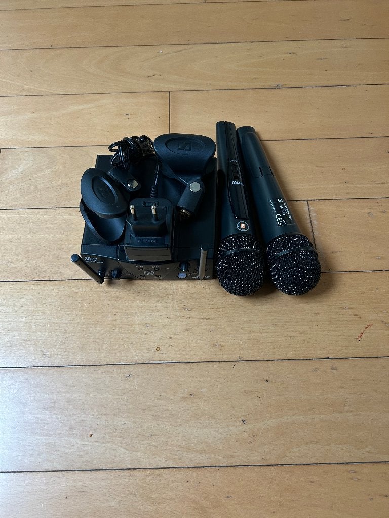 AKG RS 40 Pro 2,  2 draadloze microfoons, Ophalen of Verzenden, Zo goed als nieuw, Zangmicrofoon, Draadloos