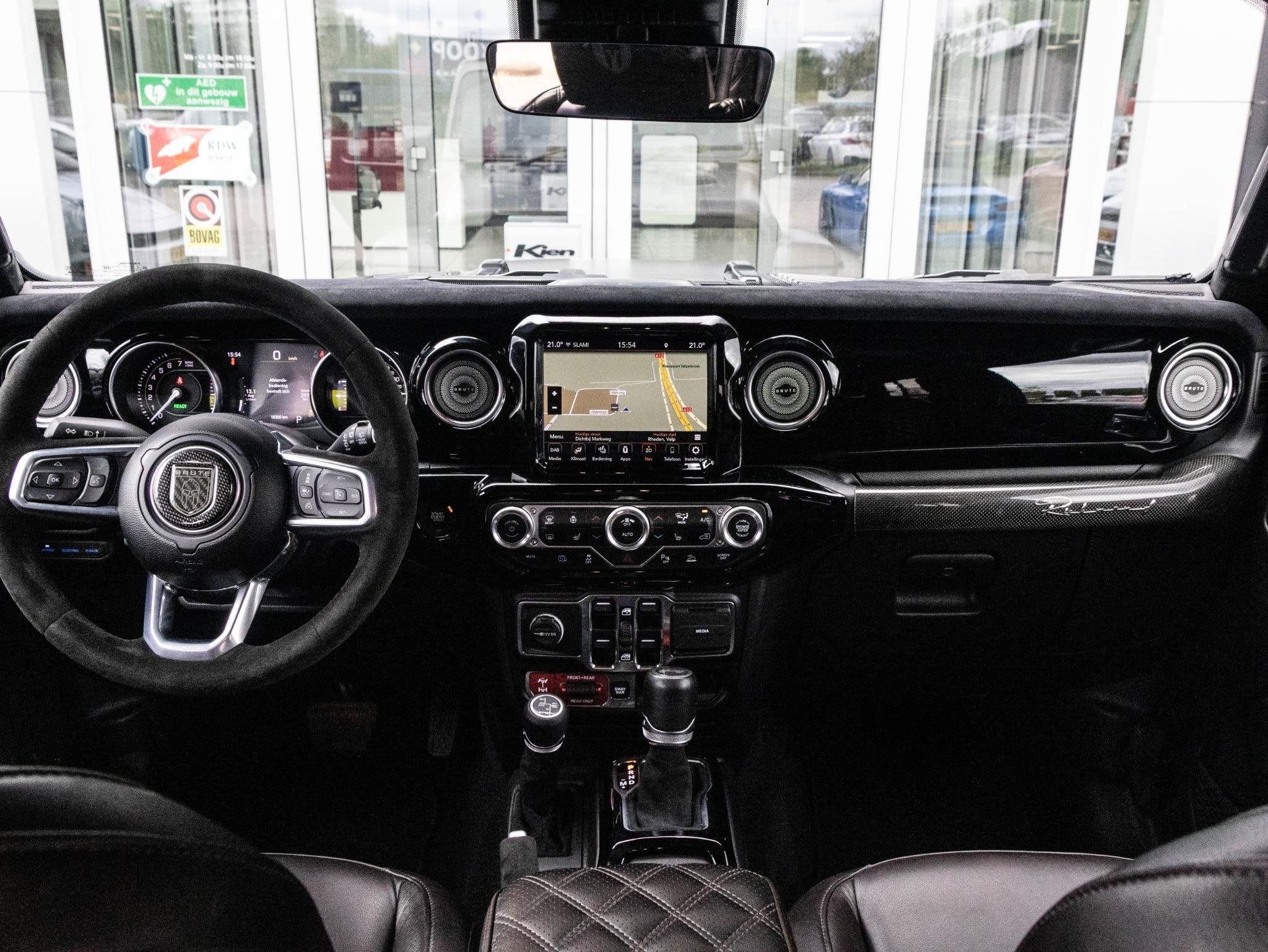 Jeep Wrangler Unlimited Brute 4xe 380 Rubicon | Treeplanken, Auto's, Jeep, Automaat, 4 cilinders, Cabriolet, Zwart