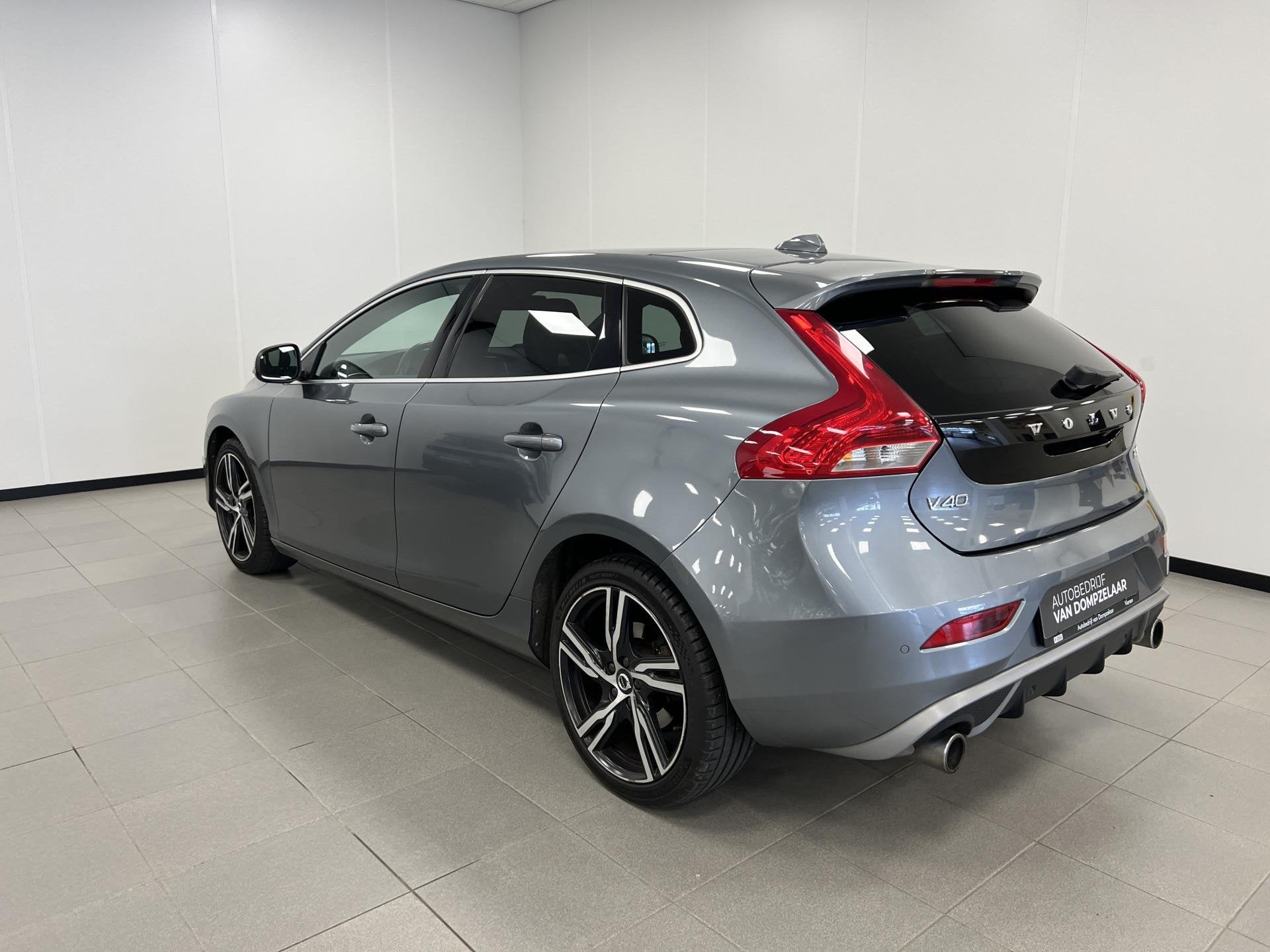 Volvo V40 2.0 T4 R-design Business Sport / Panodak / Stoelve, Auto's, Gebruikt, Euro 6, Handgeschakeld, 1500 kg