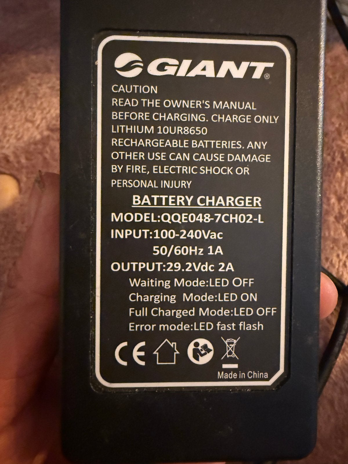 Giant Acculader QQE048-7CH02-L 29.2V 2A, Gebruikt