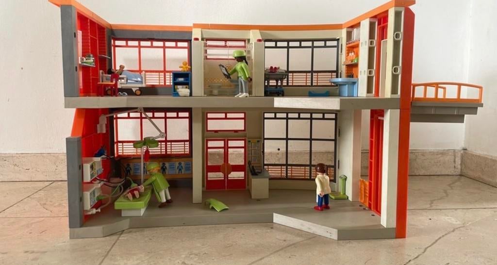 Playmobil Ziekenhuis met accessoires en figuren, Ophalen of Verzenden, Zo goed als nieuw, Complete set