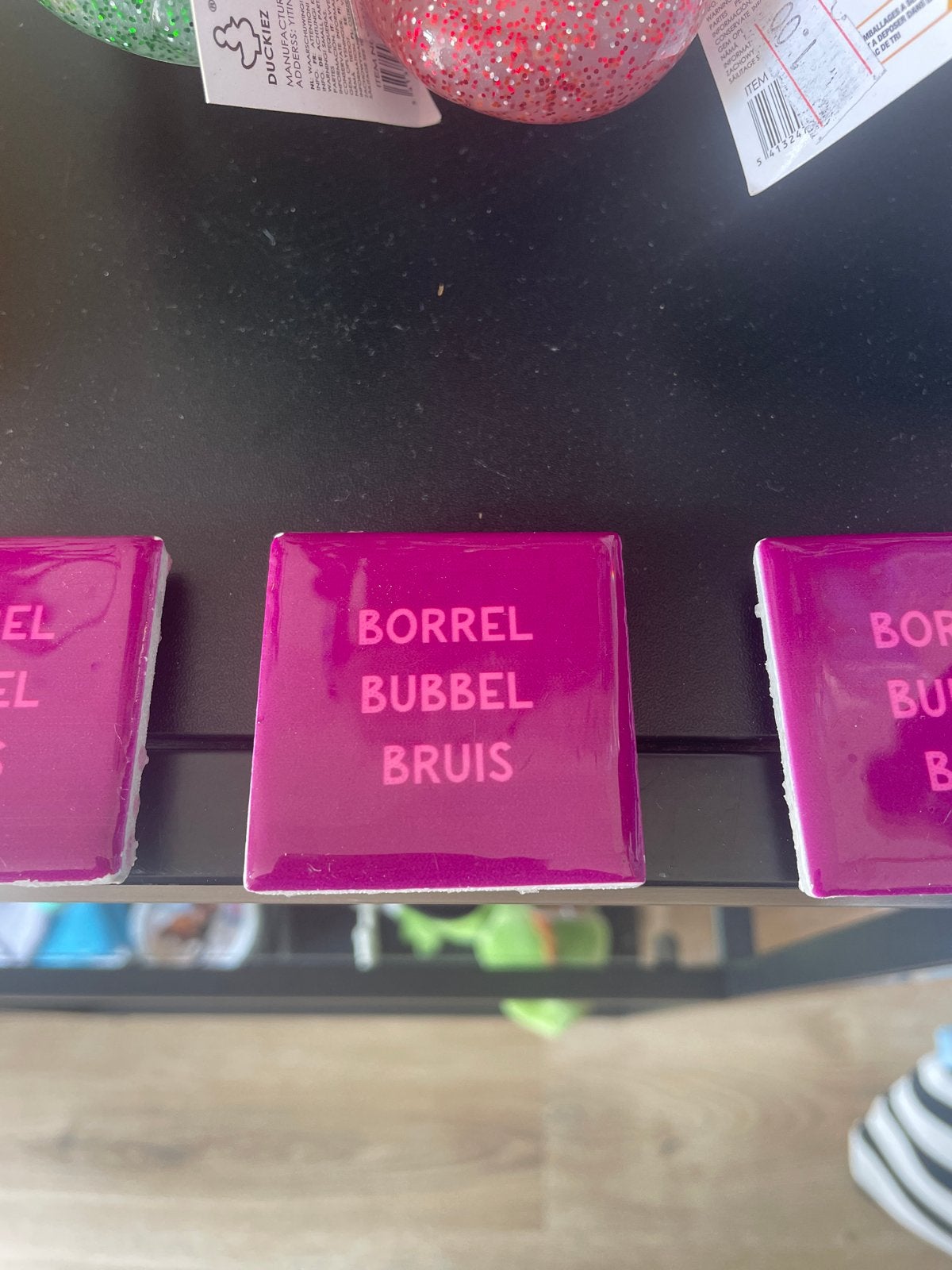 Magneet 'Borrel Bubbel Bruis', Ophalen of Verzenden, Nieuw, Paars, Steen/keramiek