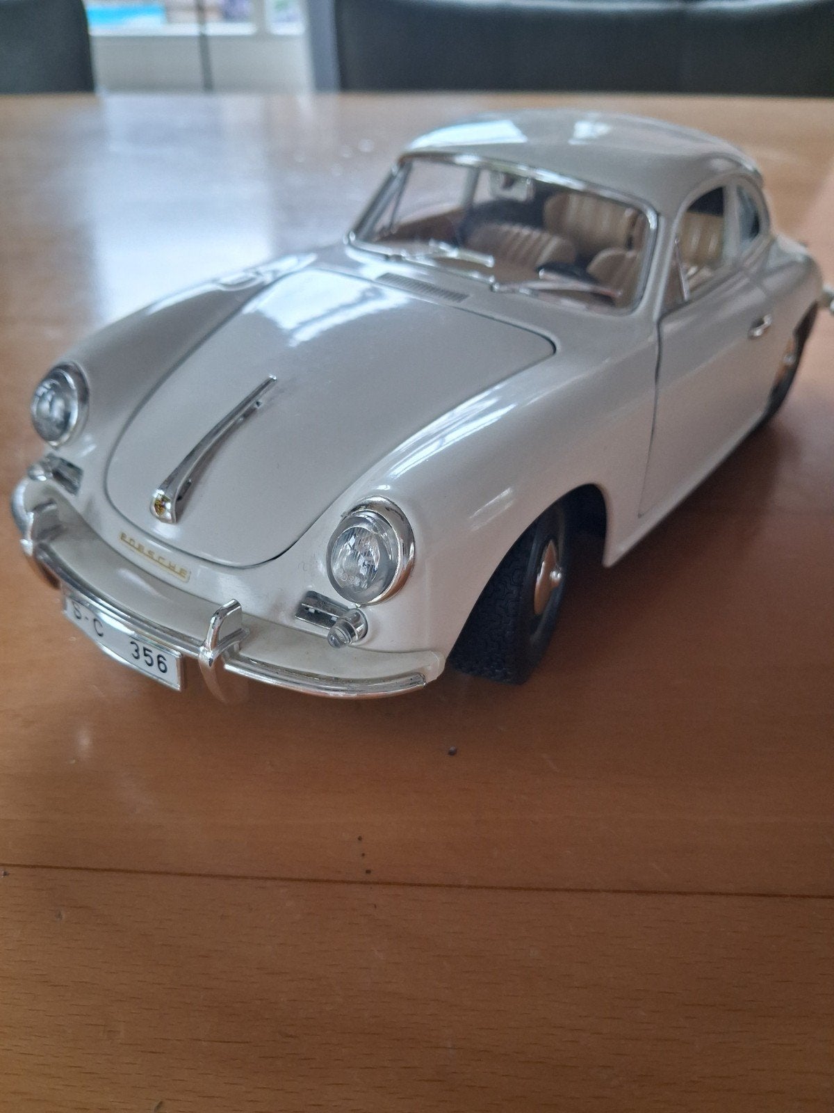 Burago Porsche 356 B (1961) schaalmodel - 24 cm, Hobby en Vrije tijd, Modelauto's | 1:18, Ophalen of Verzenden, Zo goed als nieuw