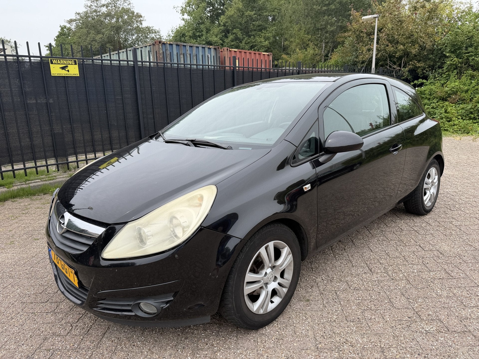 Opel Corsa 1.4-16V Enjoy Koppakking defect (bj 2008), Auto's, Voorwielaandrijving, Stof, Gebruikt, Zwart