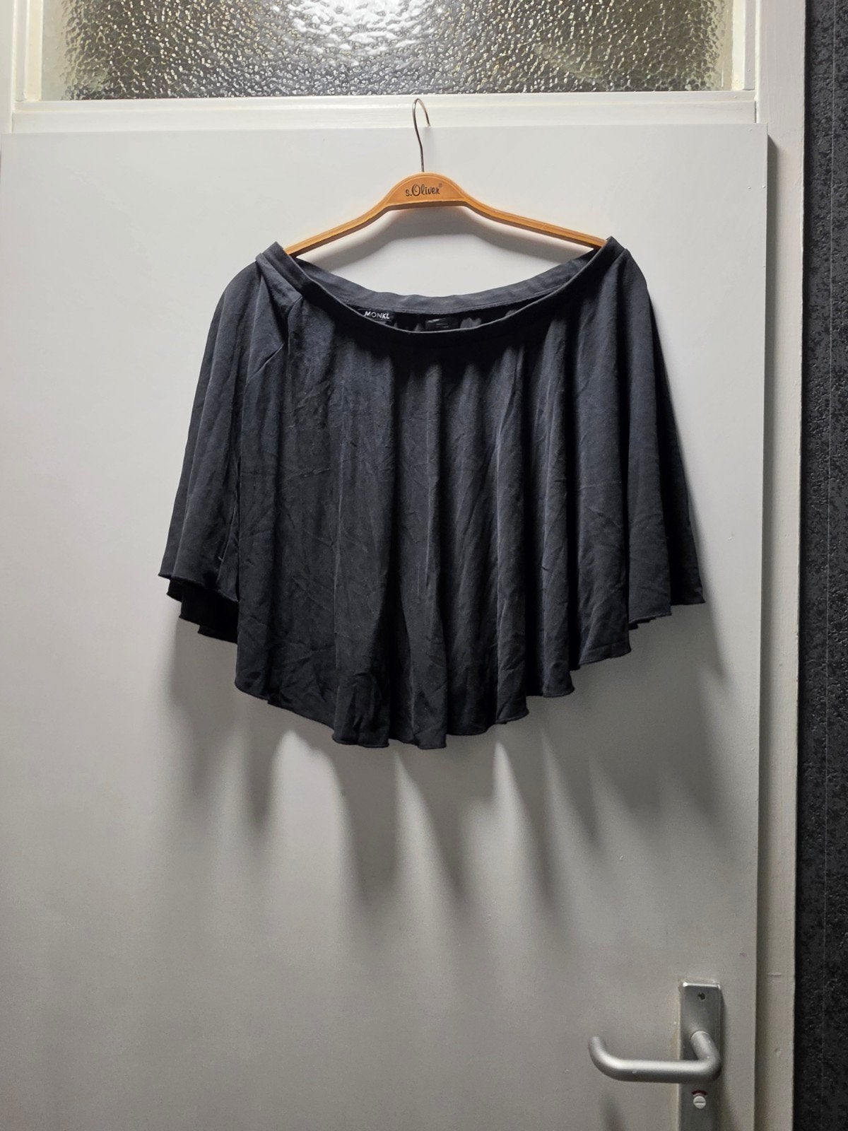 Monki Zwarte Rok Maat L, Zwart, Maat 42/44 (L), Ophalen of Verzenden, Zo goed als nieuw