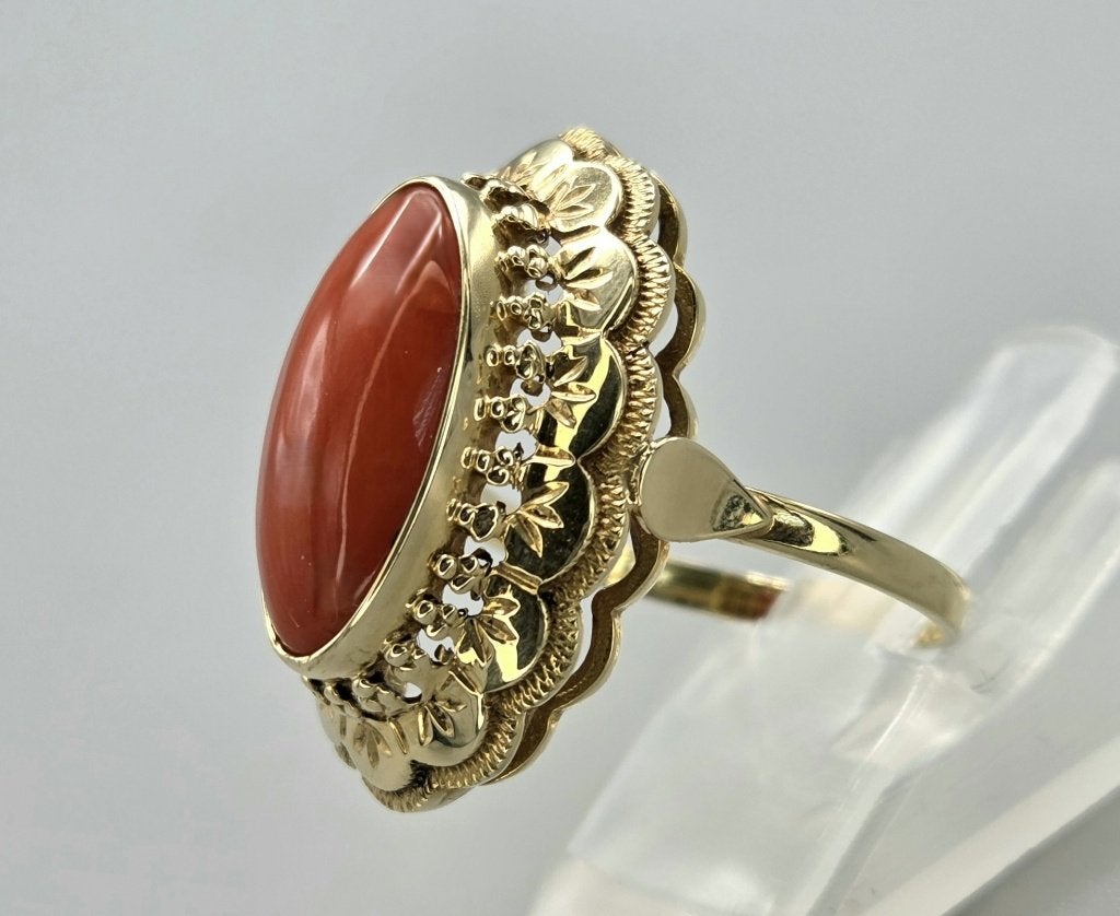 Gouden Vintage ring met bloedkoraal. 2026/740., Ophalen of Verzenden, Goud, Ring, Met edelsteen
