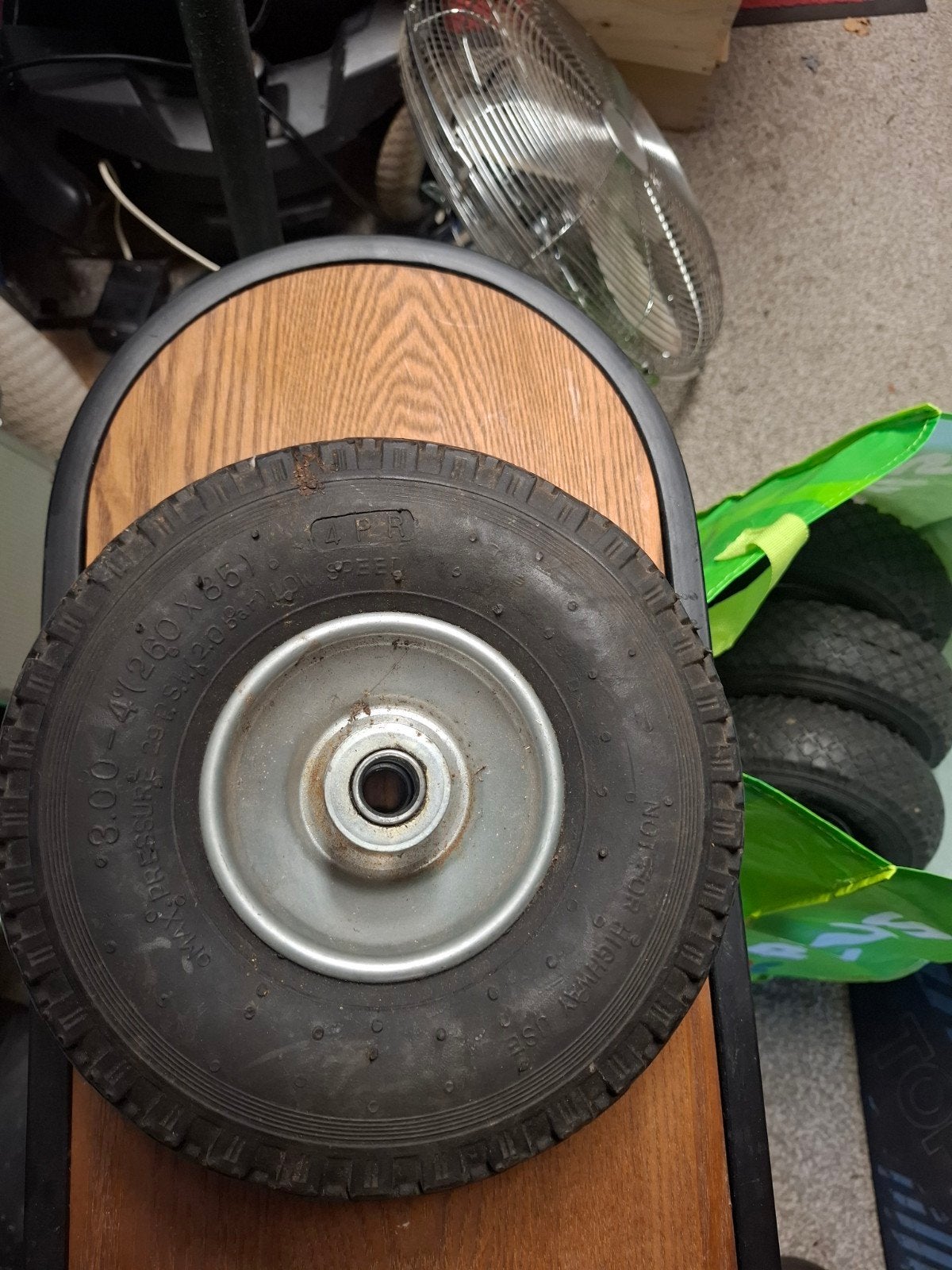 5 banden voor steekwagen, Ophalen
