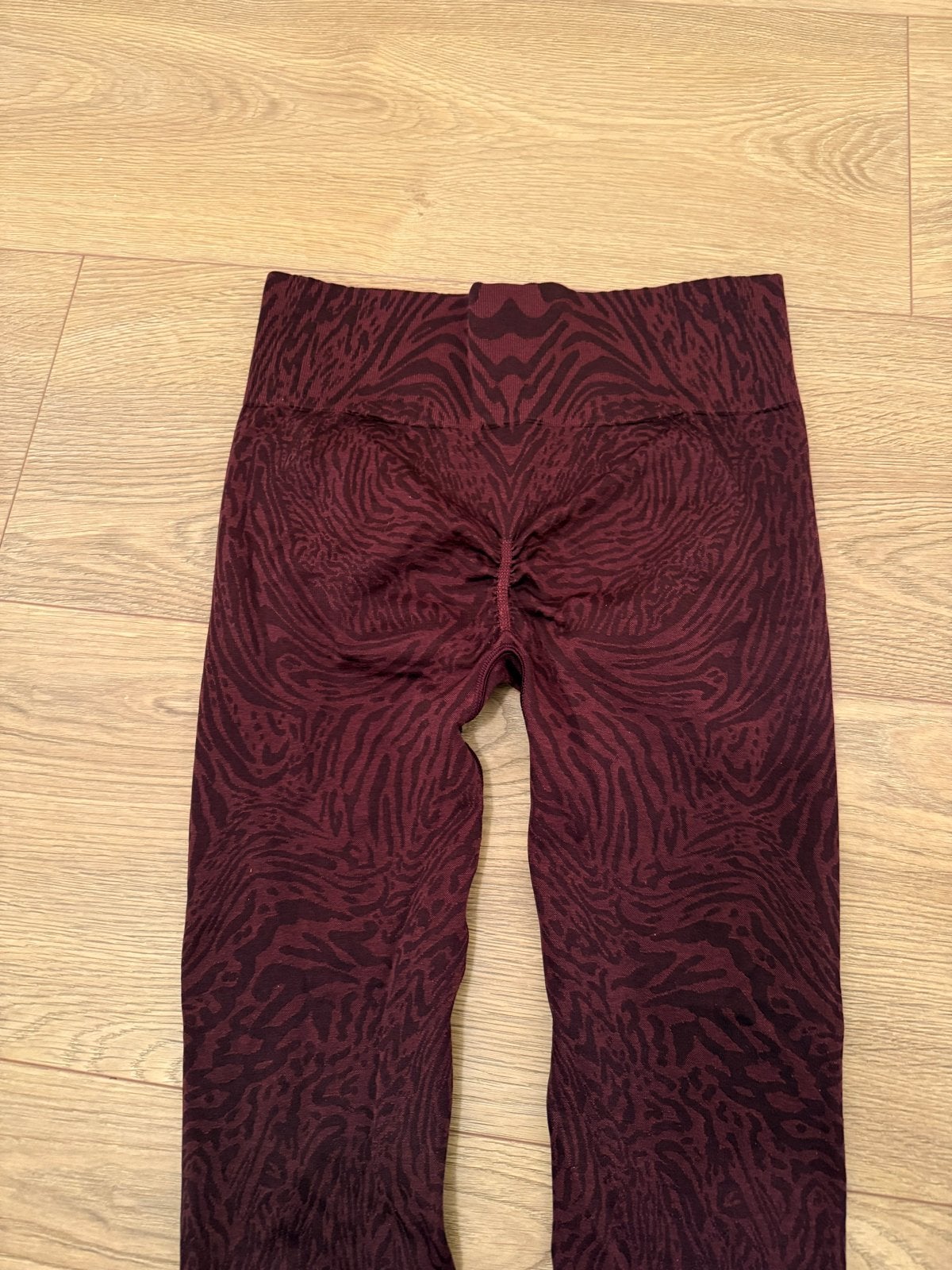 Gymshark Animal Legging Maat L - Bordeauxrood, Kleding | Dames, Sportkleding, Overige kleuren, Maat 42/44 (L), Ophalen of Verzenden