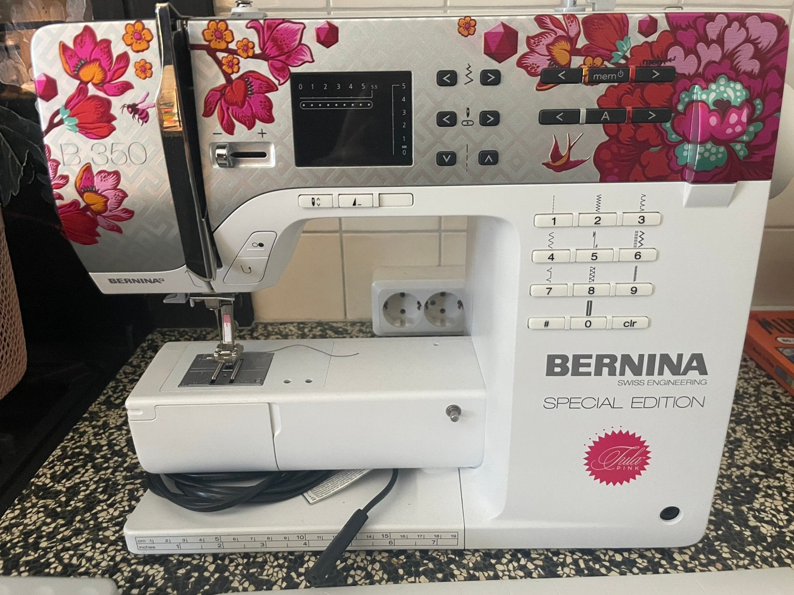 Bernina B350 Special Edition Tula Pink Naaimachine, Hobby en Vrije tijd, Naaimachines en Toebehoren, Ophalen, Zo goed als nieuw