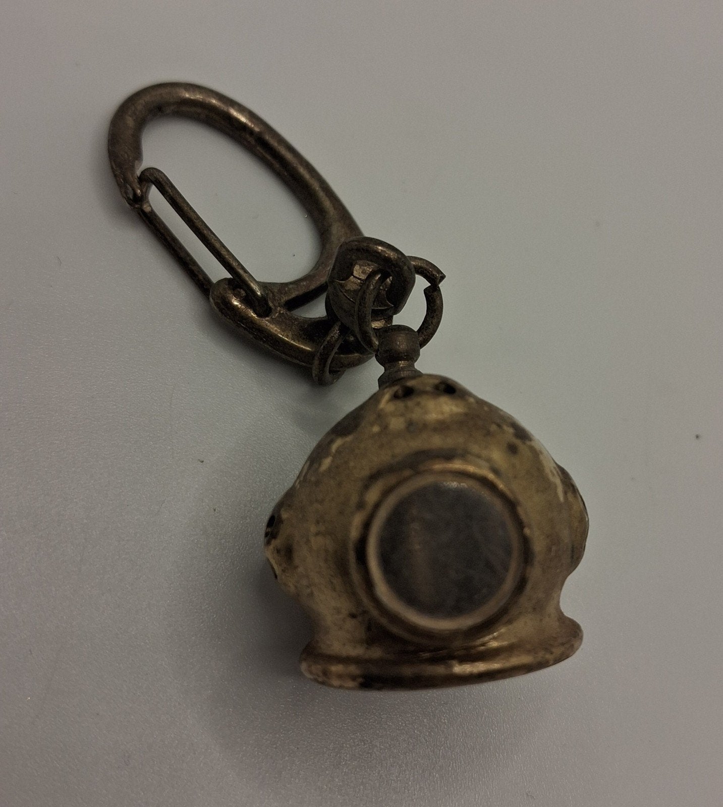 Vintage duikhelm sleutelhanger, geoxideerd, jaren '60 stijl, Ophalen of Verzenden