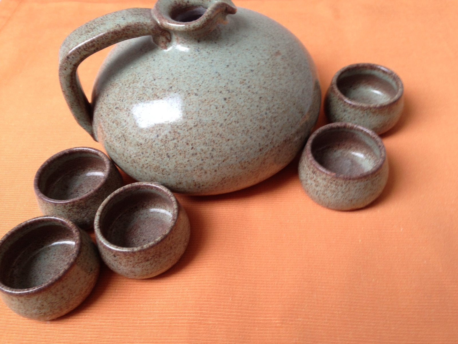 Vintage Aardewerk Sake Set - Karaf en 5 Kopjes, Antiek en Kunst, Ophalen of Verzenden