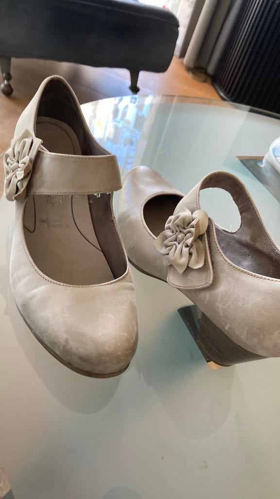 Tamaris pumps leder afgeplatte hak 40, Kleding | Dames, Trouwkleding en Trouwaccessoires, Ophalen of Verzenden, Zo goed als nieuw