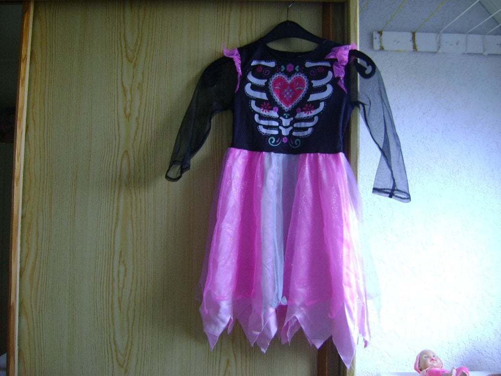 2laags roze/zwarte heksenjurk met lange tule mouwen 7/9jaar, Ophalen of Verzenden, Zo goed als nieuw, 134 t/m 140, Meisje