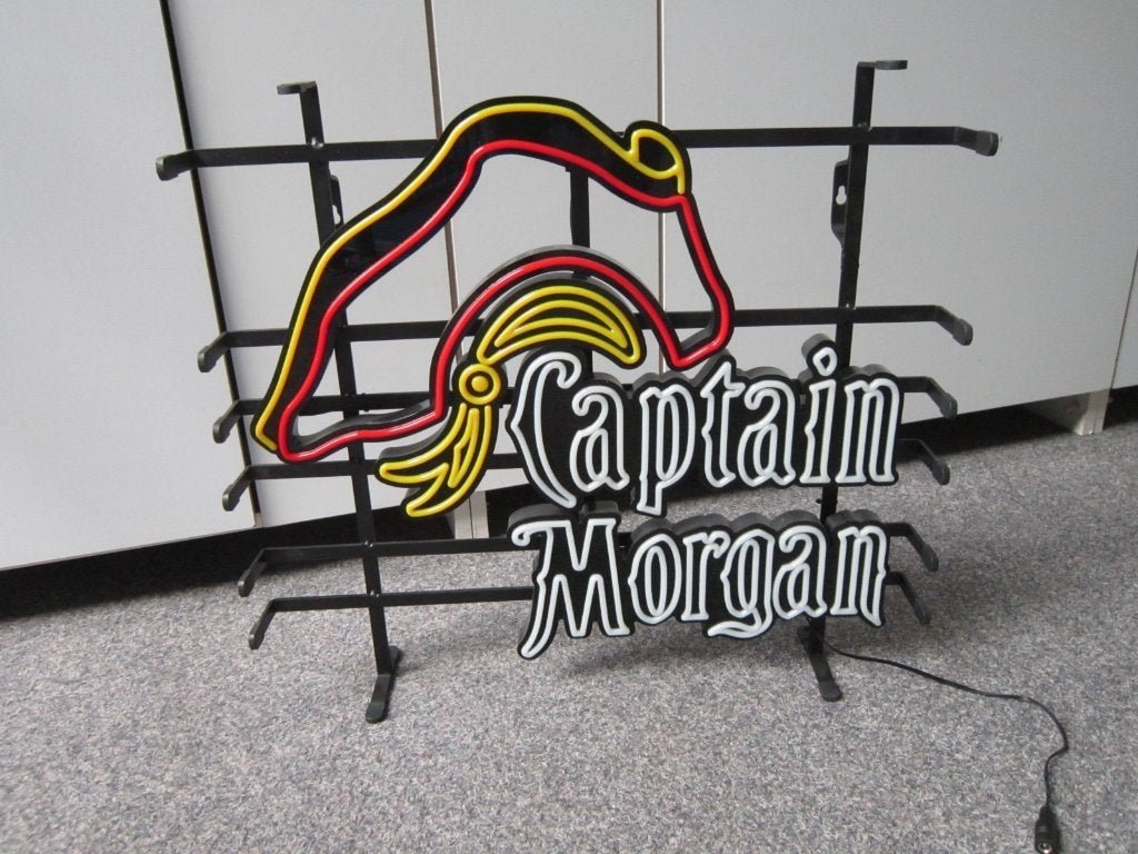 CAPTAIN MORGAN LED LICHTRECLAME, Ophalen, Zo goed als nieuw, Lichtbak of (neon) lamp