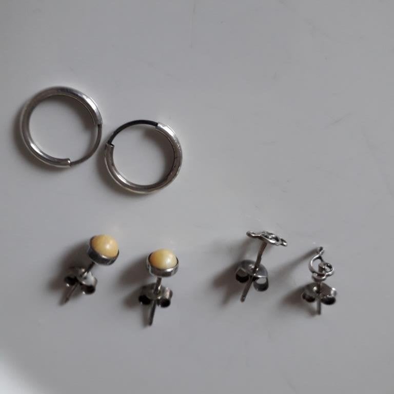 Unieke set verschillende echte zilveren oorbellen.(835)., Ophalen of Verzenden, Zo goed als nieuw, Met edelsteen, Knopjes of Stekers