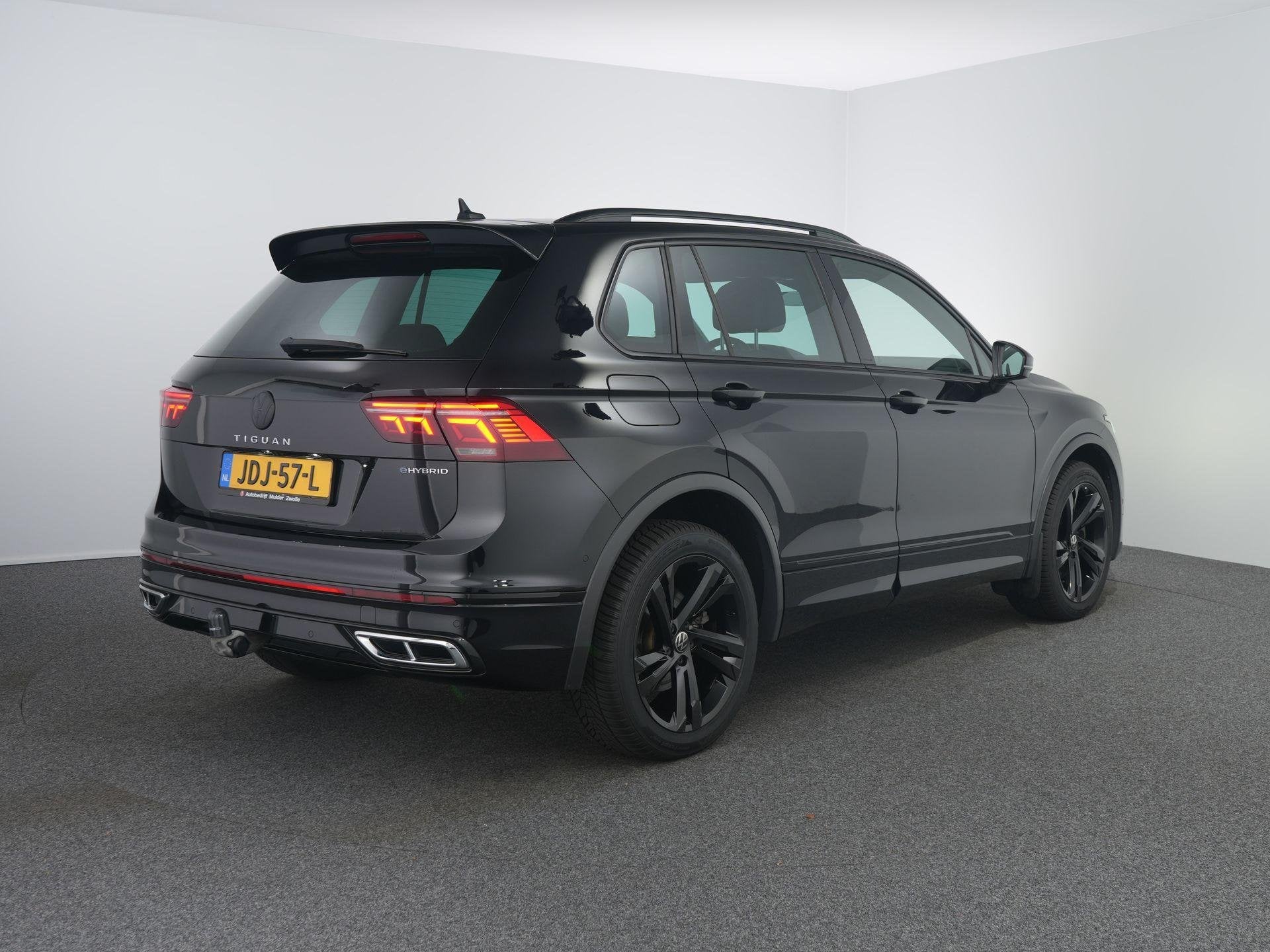 Volkswagen Tiguan 1.4 TSI eHybrid R-Line Business+ | Black s, Auto's, Volkswagen, Stof, Euro 6, 4 cilinders, Zwart