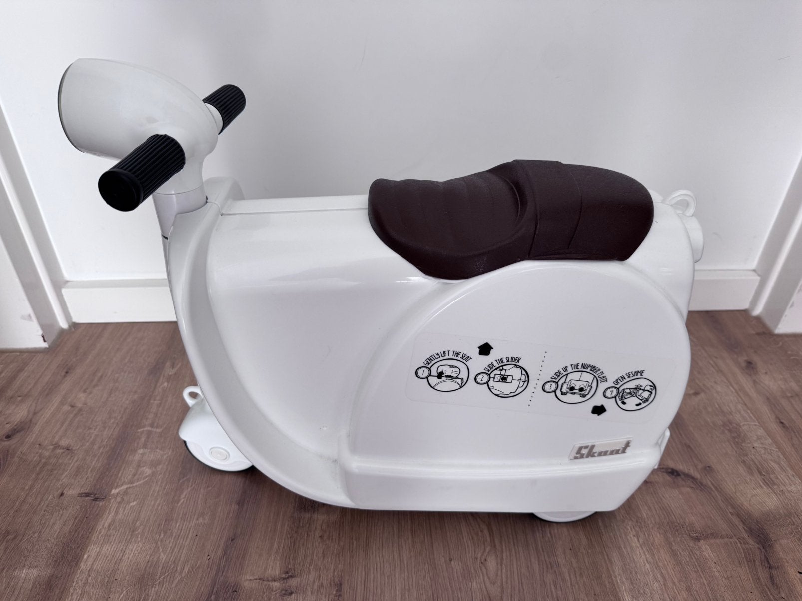 Skoot kinderkoffer / ride-on – wit, Ophalen, Zo goed als nieuw