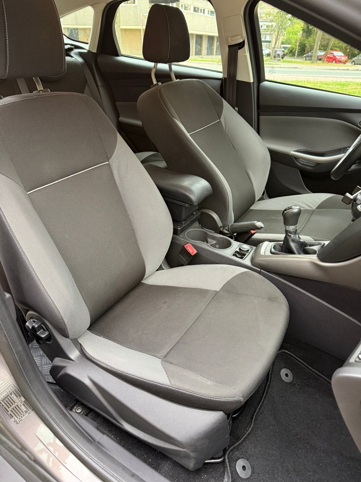 Foto 6 van Ford Focus 1.0 Ecoboost 74KW 5-D 2012 Bruin