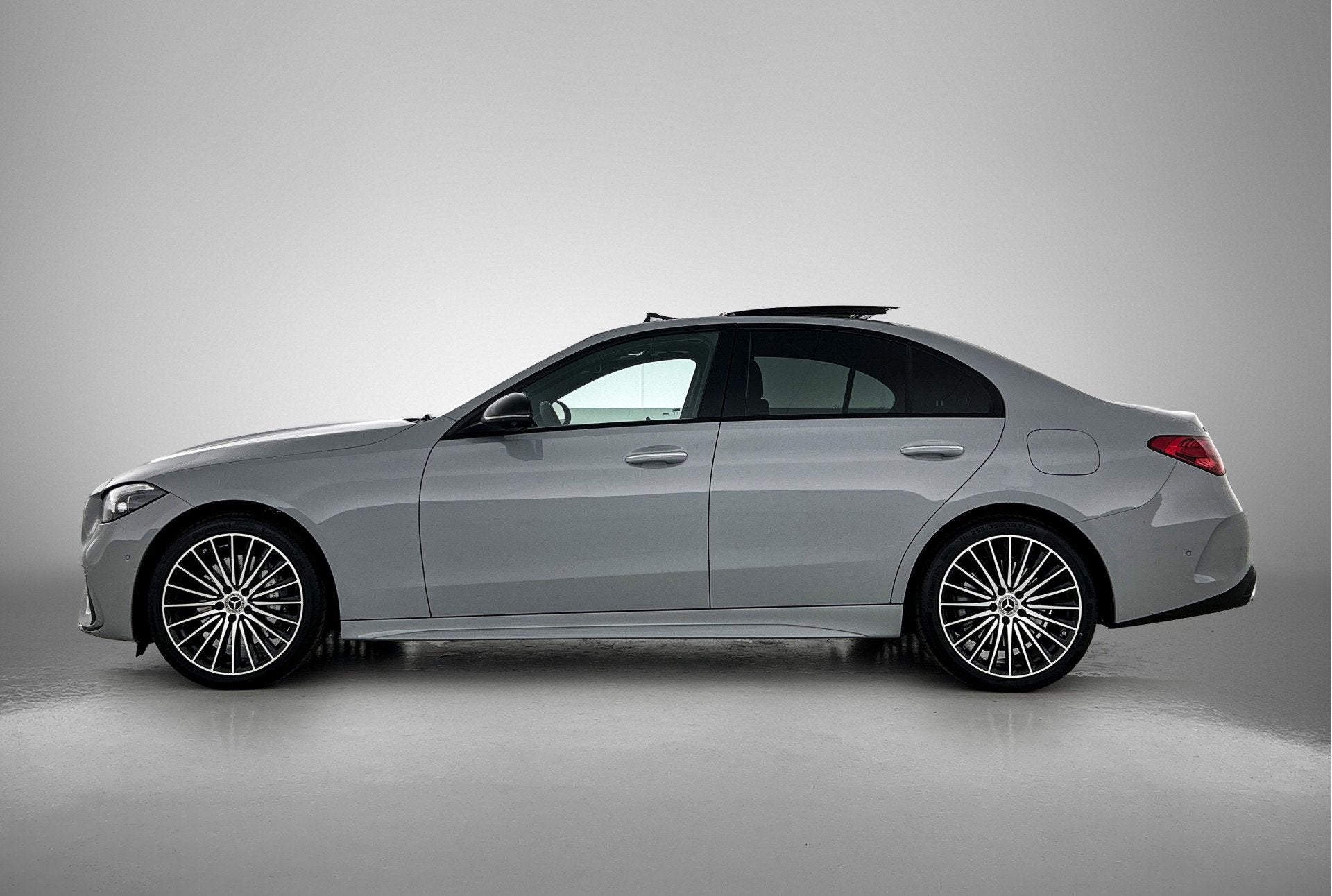 Mercedes-Benz C-Klasse 300 e 140 Years Edition | Premium Plu, Auto's, Automaat, Achterwielaandrijving, Zwart, Bedrijf