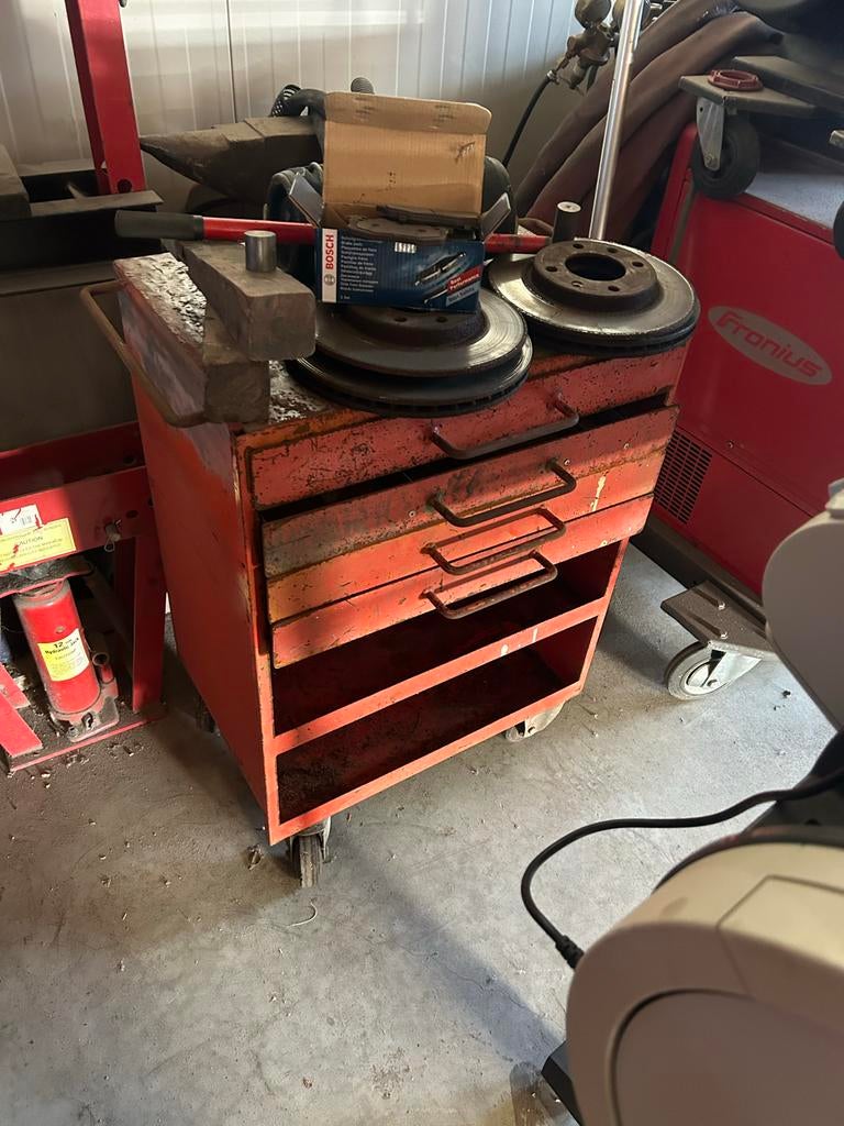 Robuuste metalen gereedschapskast op wielen, Ophalen, Gebruikt
