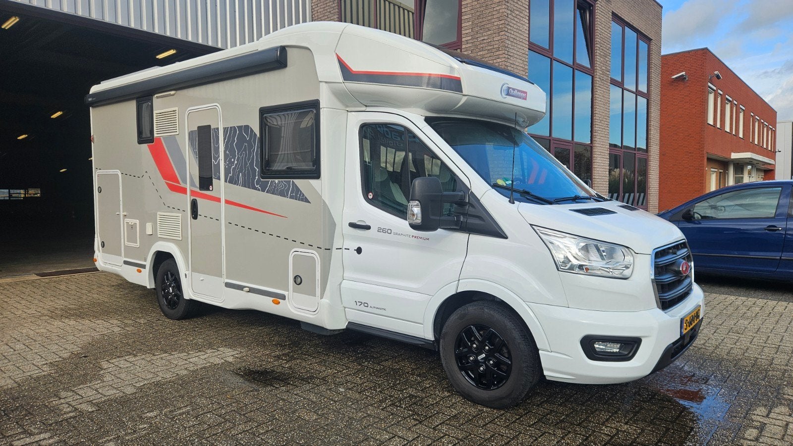 Challenger Graphite Ultimate 260 (veel extra's), Caravans en Kamperen, Automaat, Airconditioning, Ford, Diesel