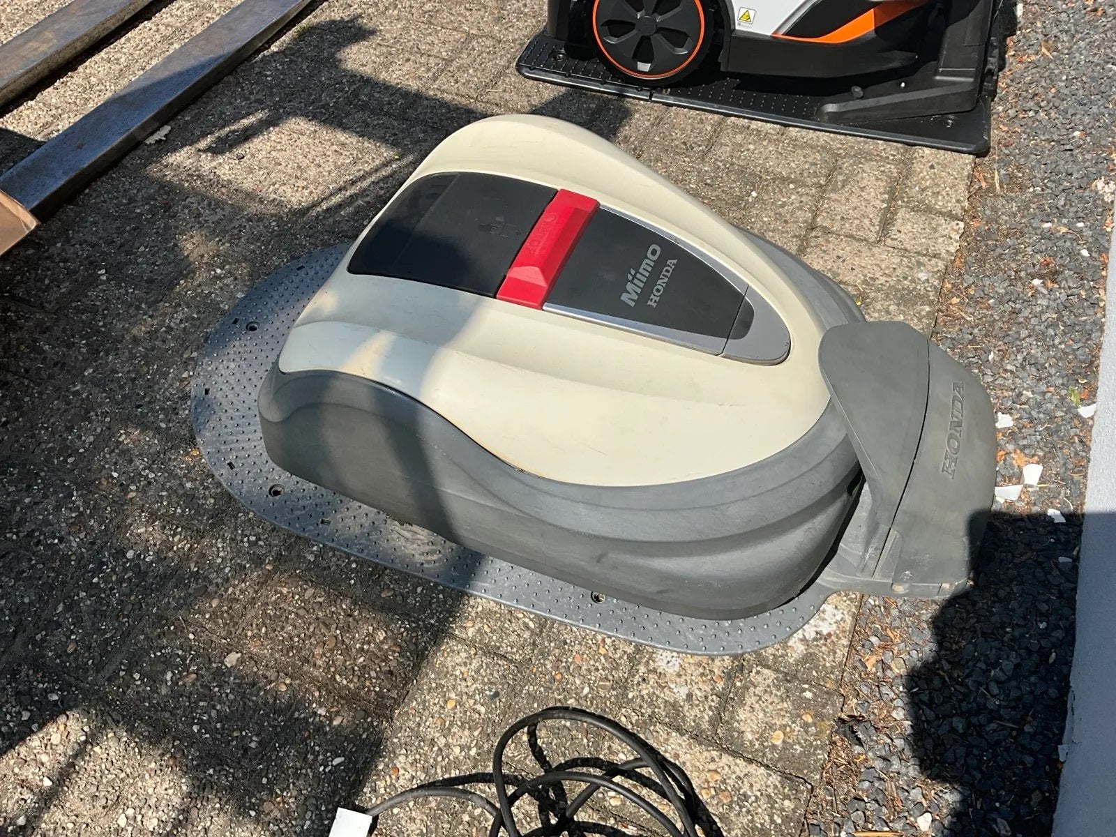 Honda Miimo HRM3000-E Robotmaaier - 2017 model, Cirkelmaaier, Gebruikt, Minder dan 30 cm, Accu-grasmaaier