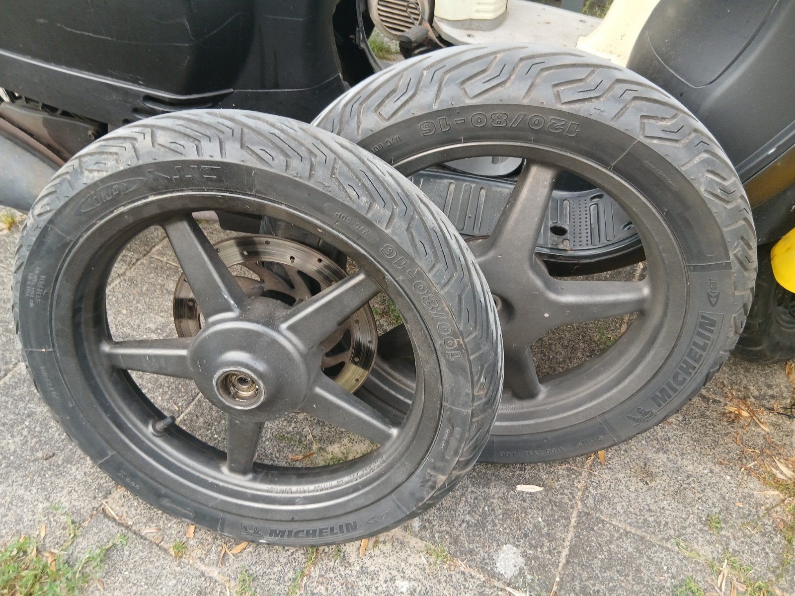 kymco people s wielen met banden 45,- voor de set, Ophalen of Verzenden