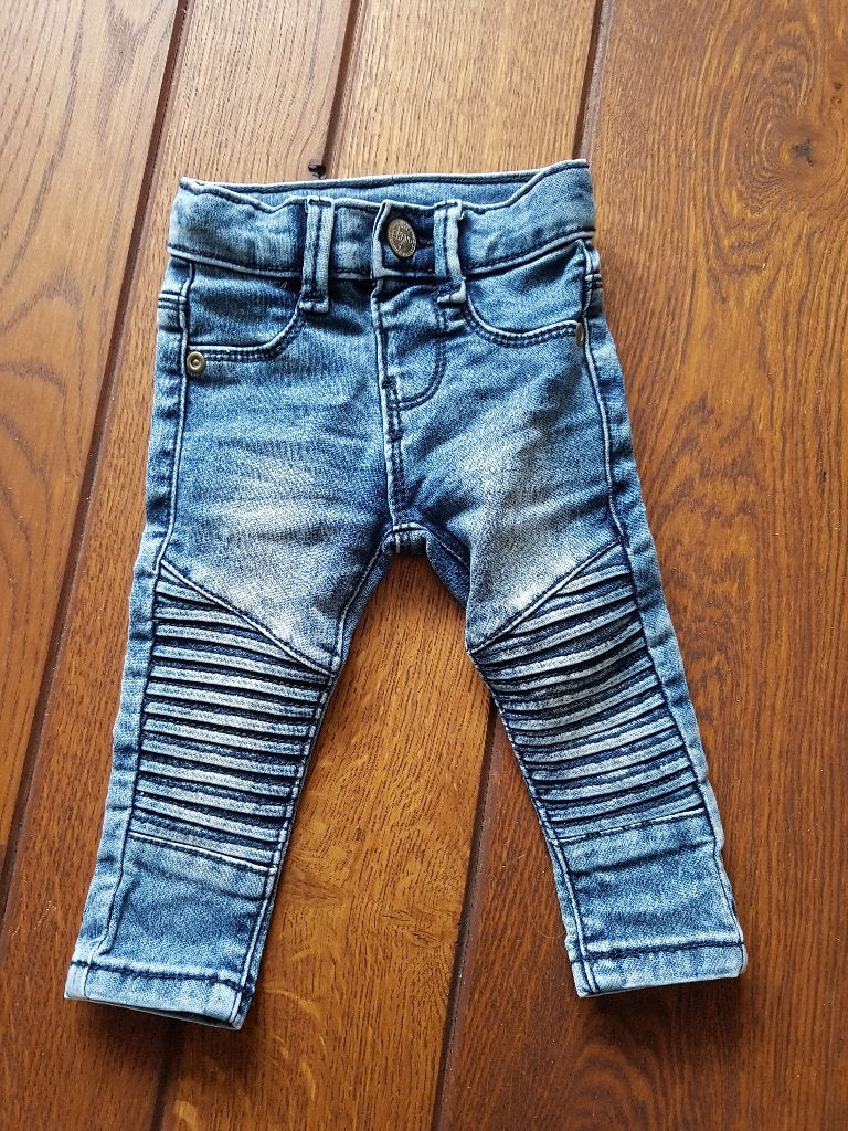 Nieuw spijkerbroekje maat 62 van hema, Kinderen en Baby's, Babykleding | Maat 62, Ophalen of Verzenden, Nieuw, Jongetje of Meisje