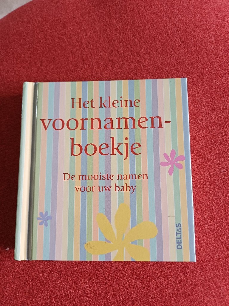 Voornamenboekje, Ophalen of Verzenden, Zo goed als nieuw