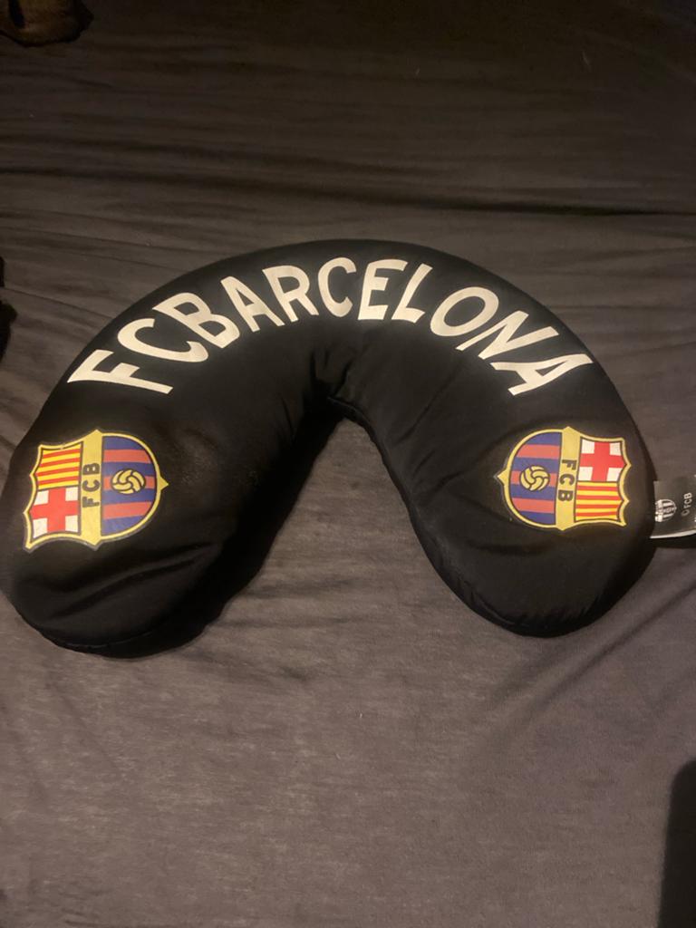 FC Barcelona reiskussen - Zwart nekkussen, Huis en Inrichting, Woonaccessoires | Kussens, Zo goed als nieuw, Zwart, Overige vormen