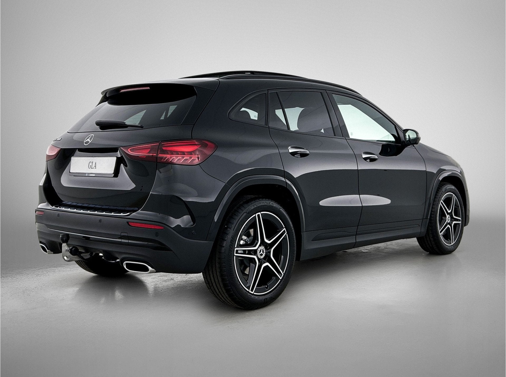 Mercedes-Benz GLA 180 Business Solution AMG | Premium Plus p, Auto's, Zwart, 4 cilinders, Zwart, Bedrijf