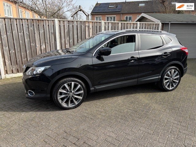 Nissan Qashqai 1.6 Tekna leder stoelverwarming navi trekhaak, Auto's, Nissan, Voorwielaandrijving, 1618 cc, Gebruikt, 4 cilinders