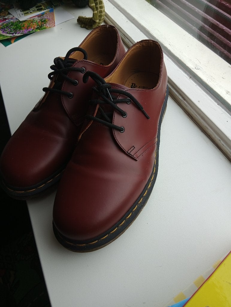 Dr martens lage schoenen maat 46 rood, Kleding | Heren, Schoenen, Overige kleuren, Ophalen of Verzenden, Zo goed als nieuw, Veterschoenen