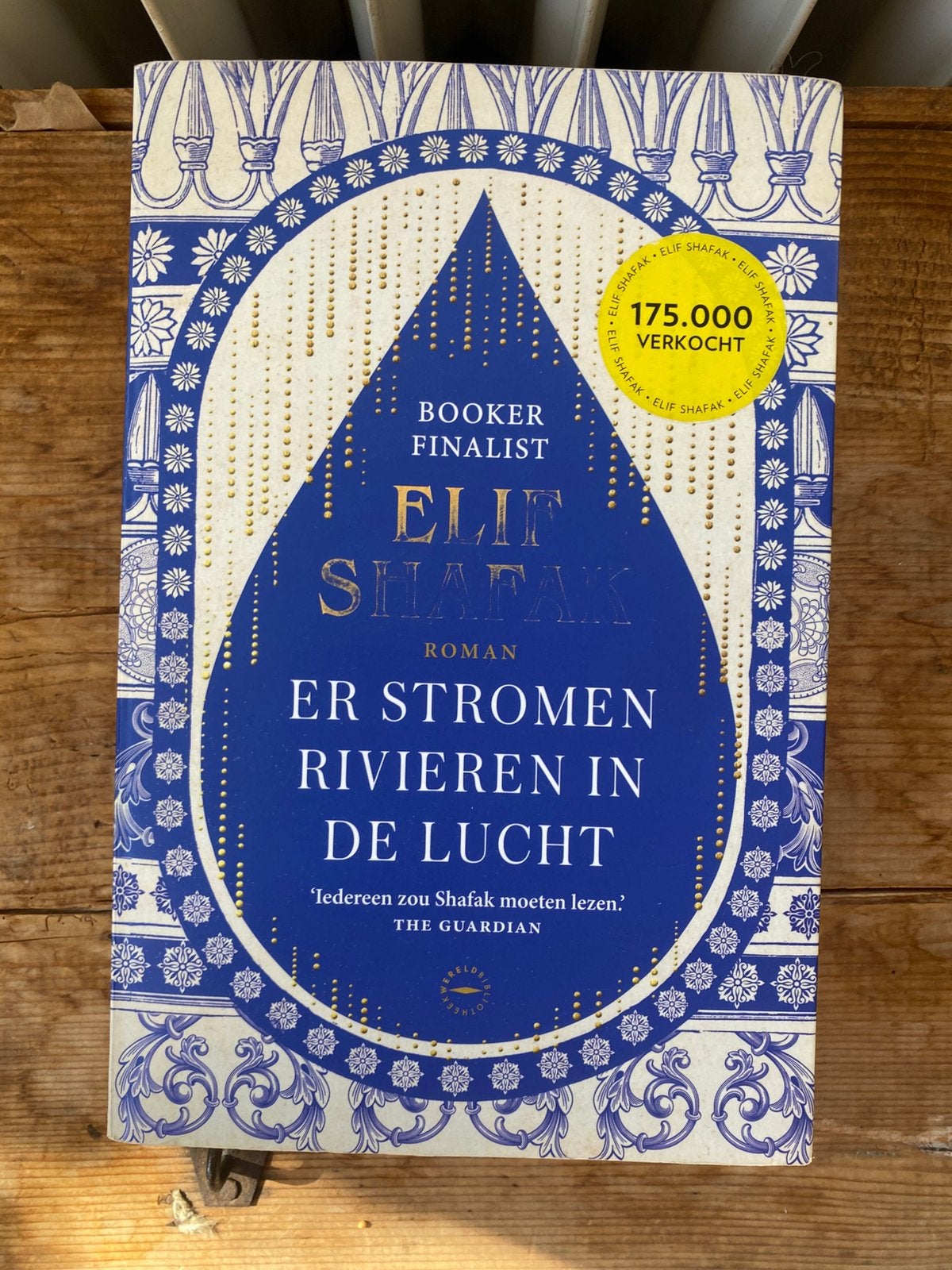 Elif Shafak - Er stromen rivieren in de lucht, Ophalen of Verzenden, Zo goed als nieuw, Elif Shafak
