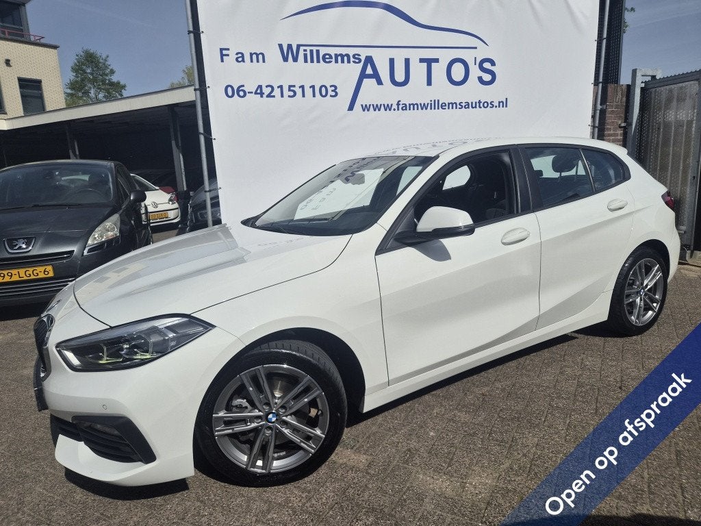 BMW 1-serie 118i Executive Ed AUTOMAAT NL (bj 2021), Auto's, BMW, Gebruikt, Wit, Origineel Nederlands, Bedrijf