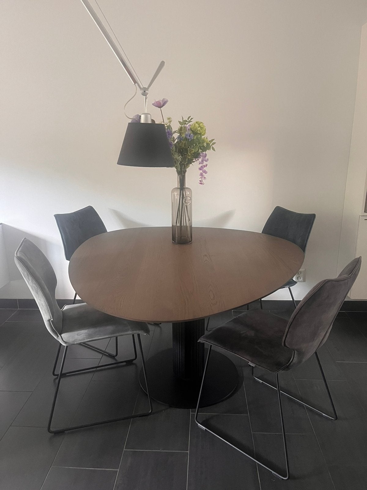 Eetkamertafel Steely met 4 stoffen stoelen, Ophalen, Zo goed als nieuw, Vier personen, Overige materialen