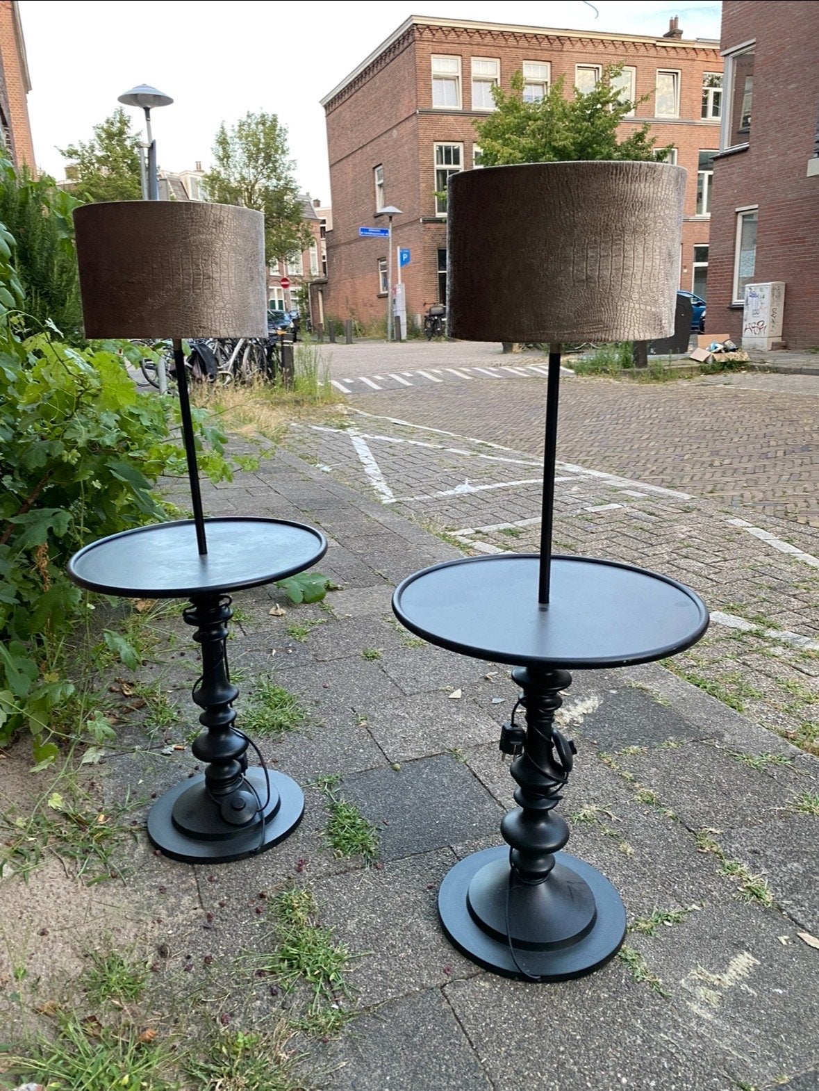 Bijzettafel nachtkastje met lamp - Metaal, Ophalen of Verzenden, Gebruikt, Rond, Metaal of Aluminium