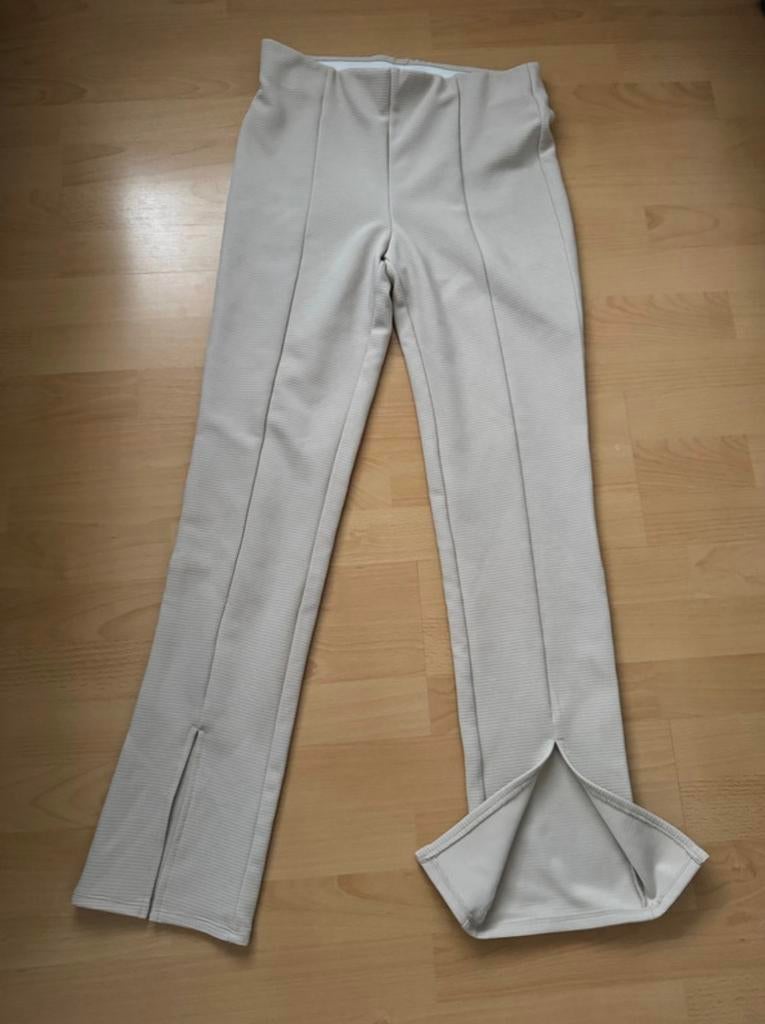 Mooie flared legging broek H&M L, Kleding | Dames, Broeken en Pantalons, Verzenden, Beige, Maat 42/44 (L), Zo goed als nieuw