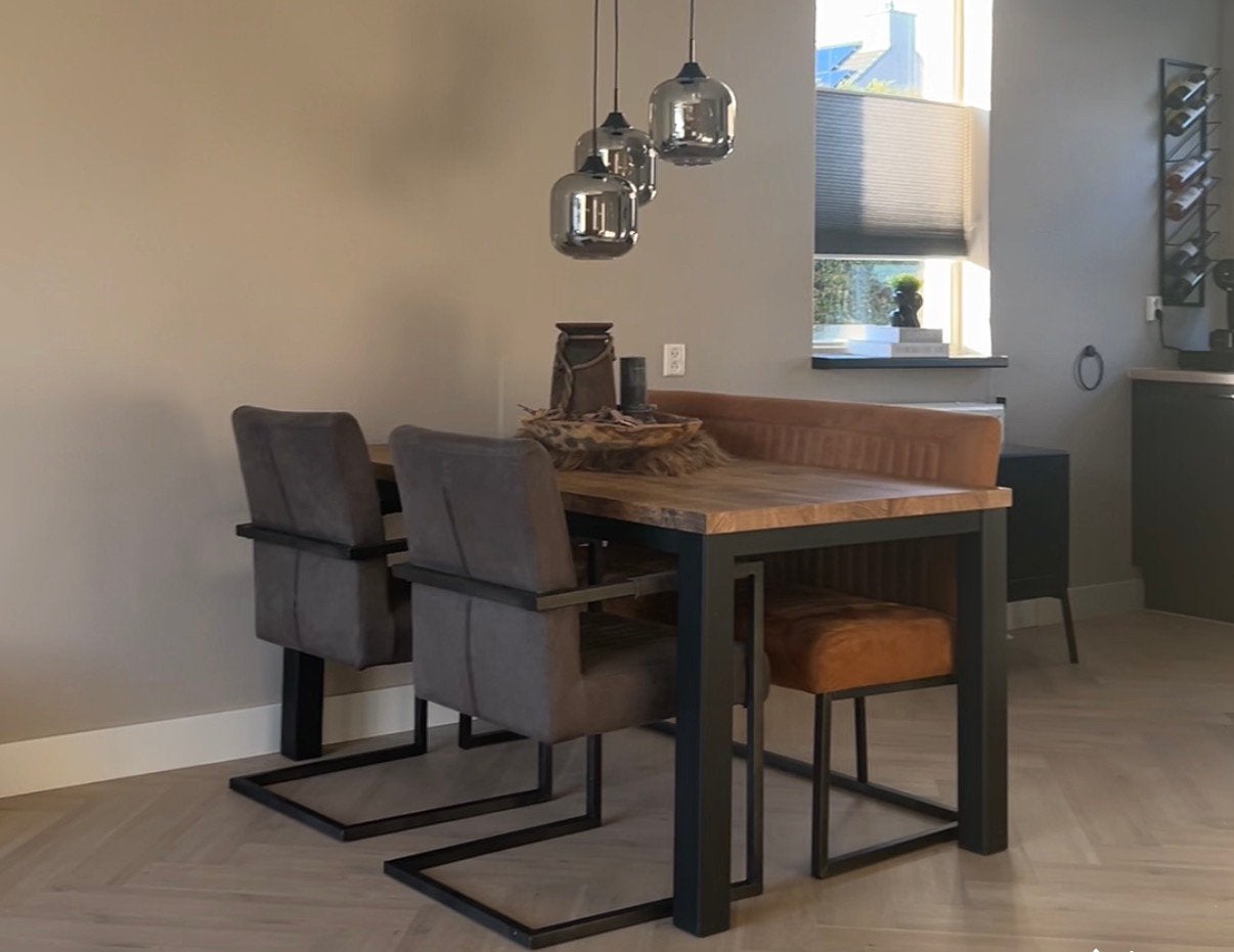 Eettafel met stoelen en bank, Ophalen, Zo goed als nieuw
