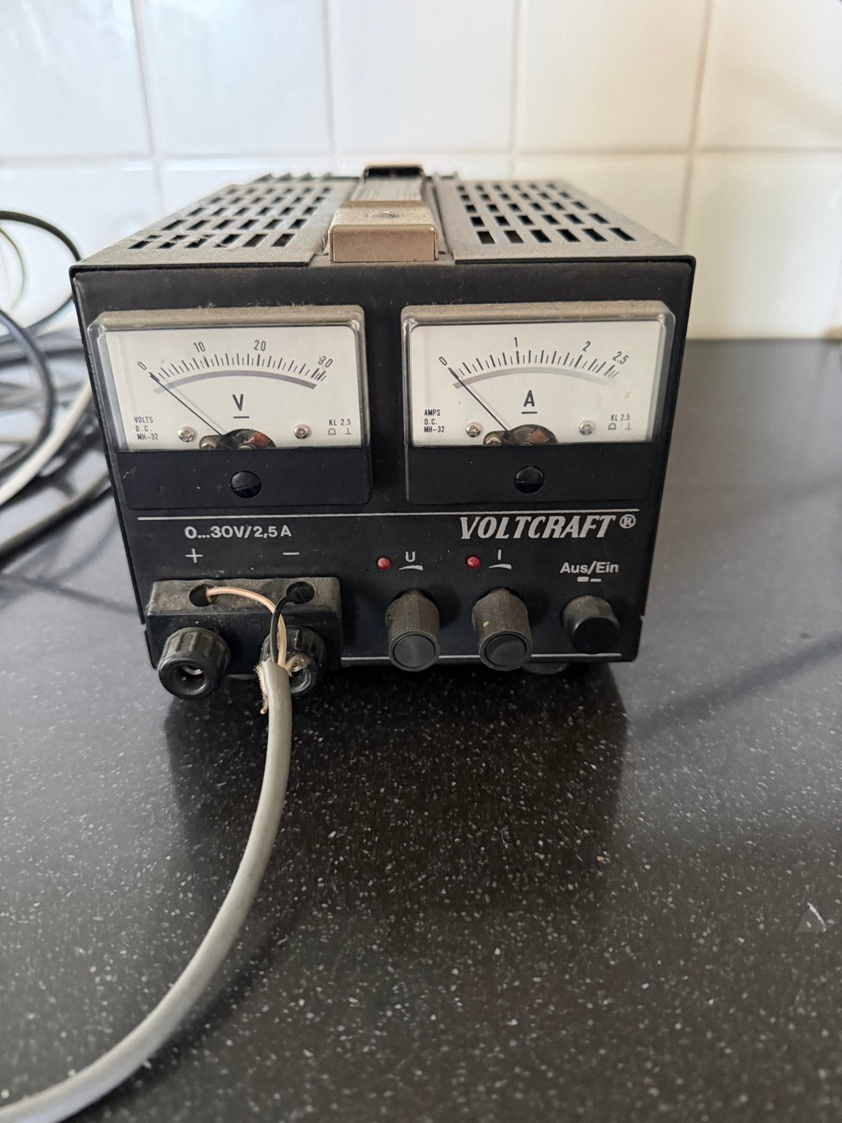 Voltcraft 0-30V/2.5A Voeding met Analoge Meters, Ophalen, Gebruikt
