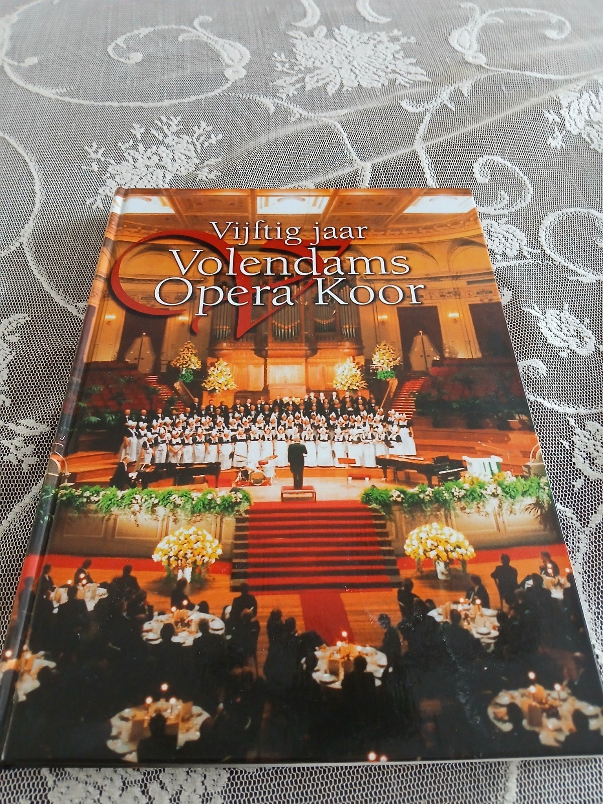 Boek 50 jaar Volendams Operakoor 2001, Boeken, Muziek, Dick Brinkkemper, Artiest, Ophalen of Verzenden, Zo goed als nieuw