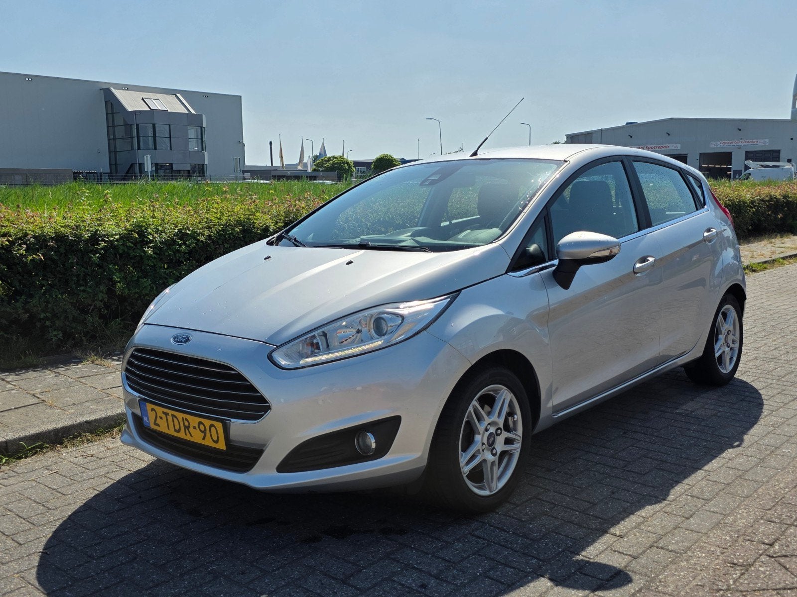 Ford Fiësta 1.0 EcoBoost Titanium 74KW/100PK 5D 2014 Grijs, Auto's, Voorwielaandrijving, 40 €/maand, Zwart, 23 km/l