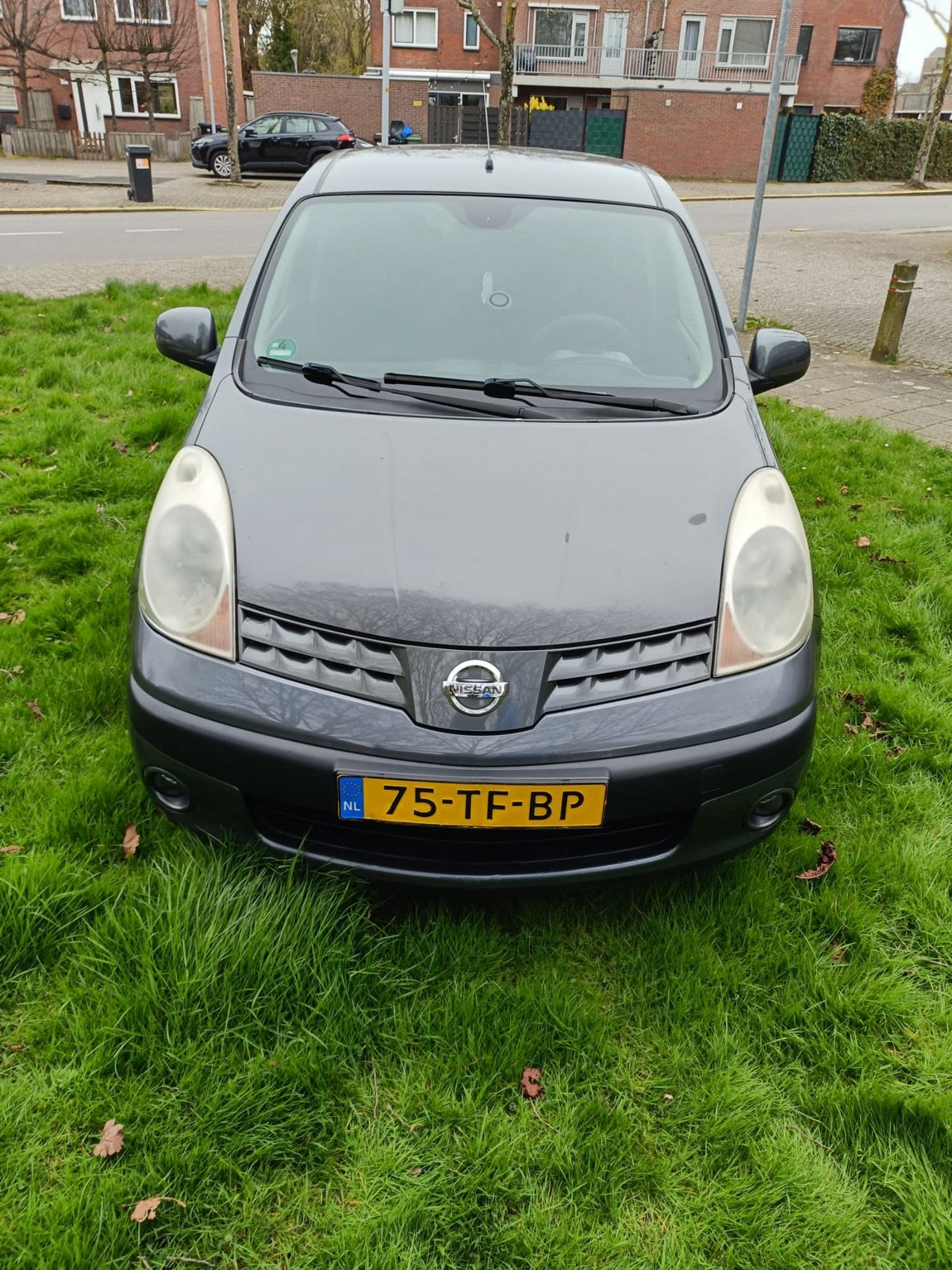 Nissan Note 1.6 16V 2006 Grijs. NIEUWE APK! AIRCO!, Auto's, Voorwielaandrijving, 15 km/l, 4 cilinders, 49 €/maand
