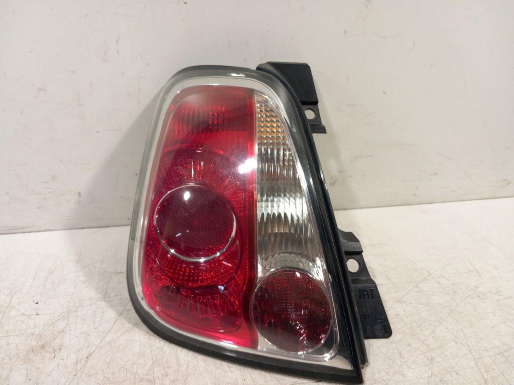 Achterlicht links buiten Fiat 500, Onderdelen@venauto.nl, Van der Ven Autorecycling B.V., Gebruikt, Ettenseweg 76, 4706 PB Roosendaal, The Netherlands